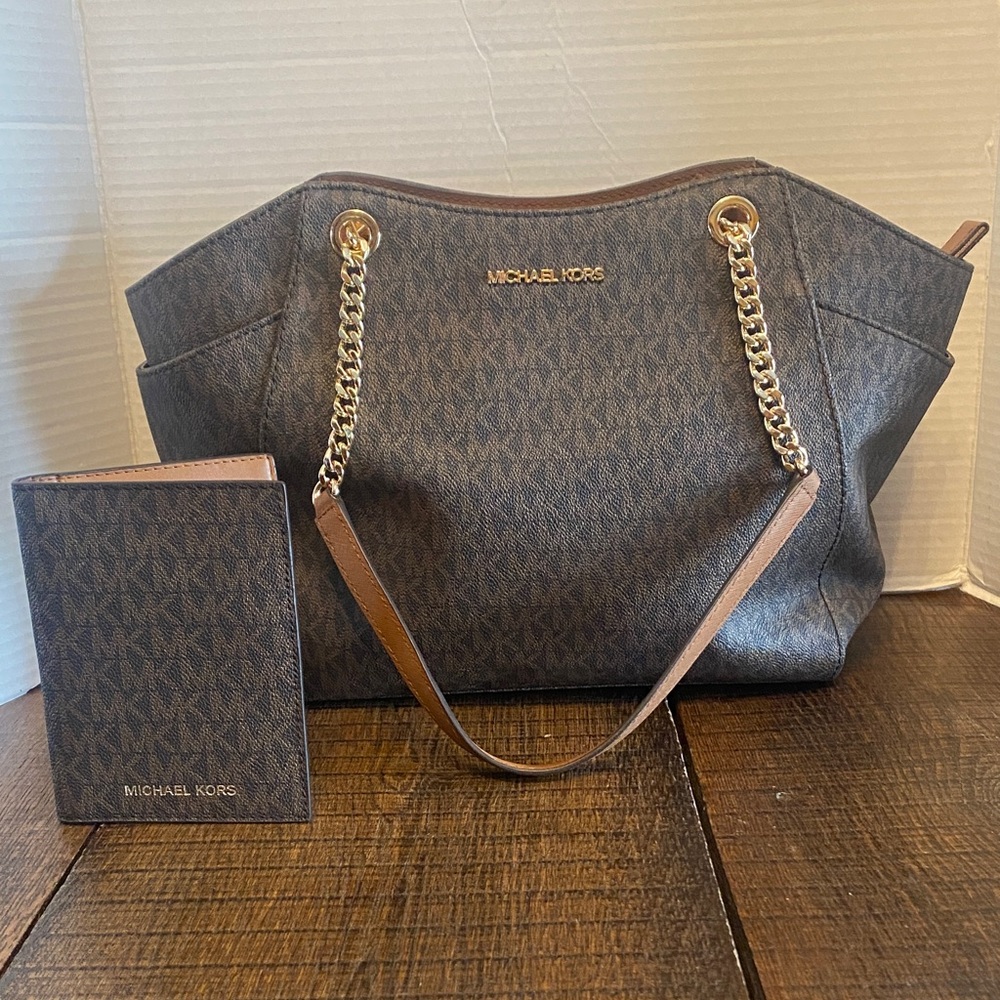 Michael Kors Jet Set Signature Logo Chain Shoulder Bag/Matching Passport Wallet